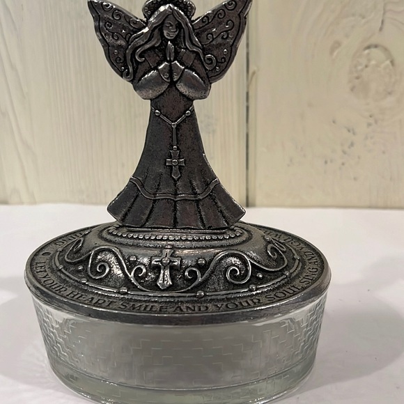 Silver medal and glass angle praying basket weave glass trinket box - Picture 3 of 9